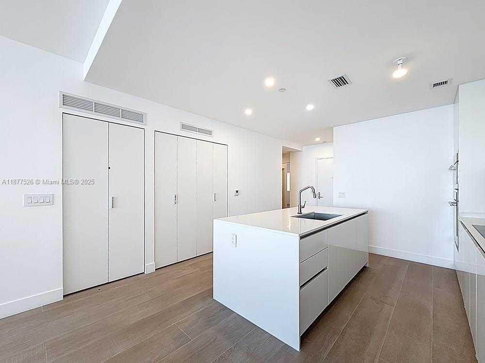 ARIA RESERVE - Residential Lease