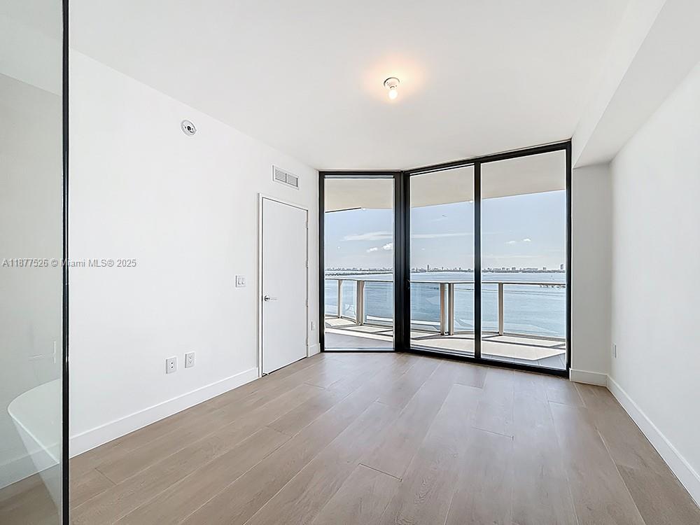 ARIA RESERVE - Residential Lease