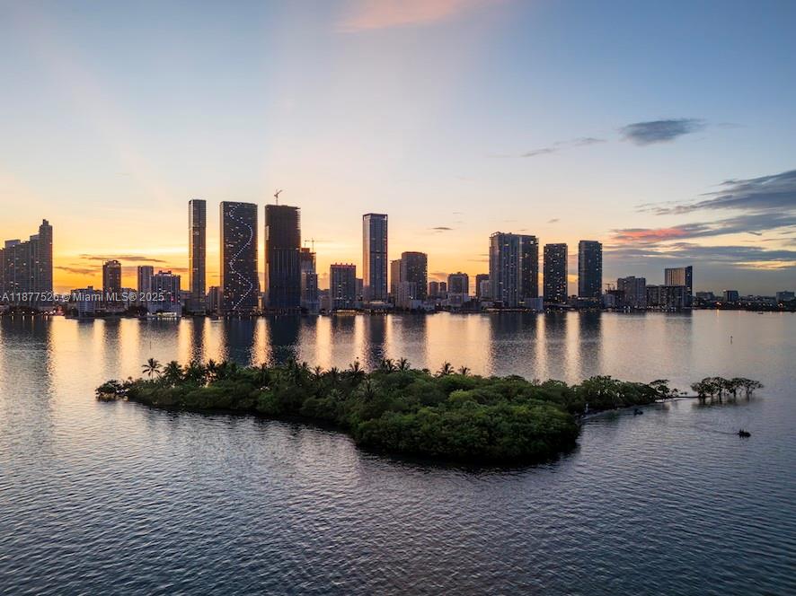 ARIA RESERVE - Residential Lease