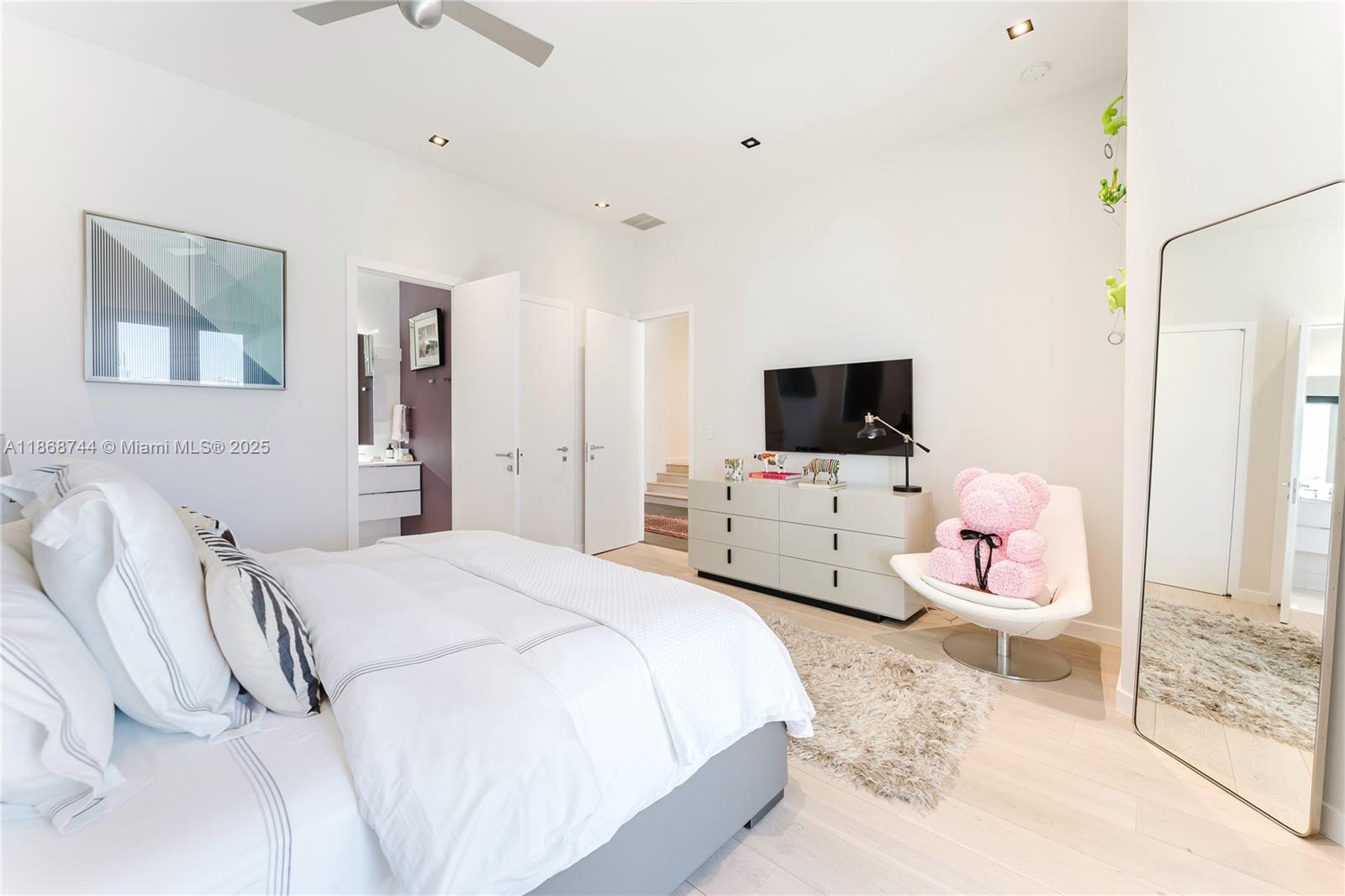 ISLAND ESTATES - Residential Lease