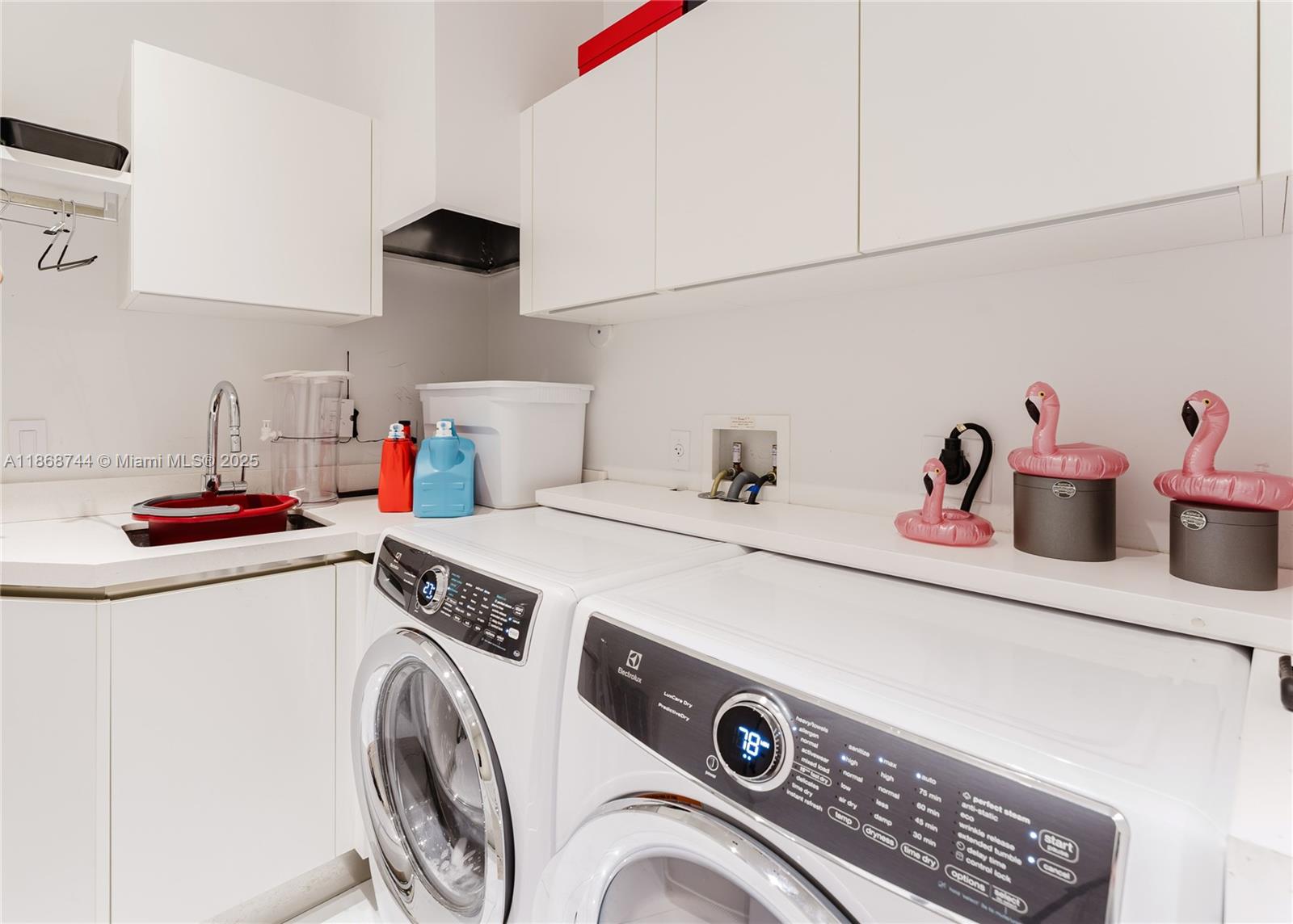 ISLAND ESTATES - Residential Lease