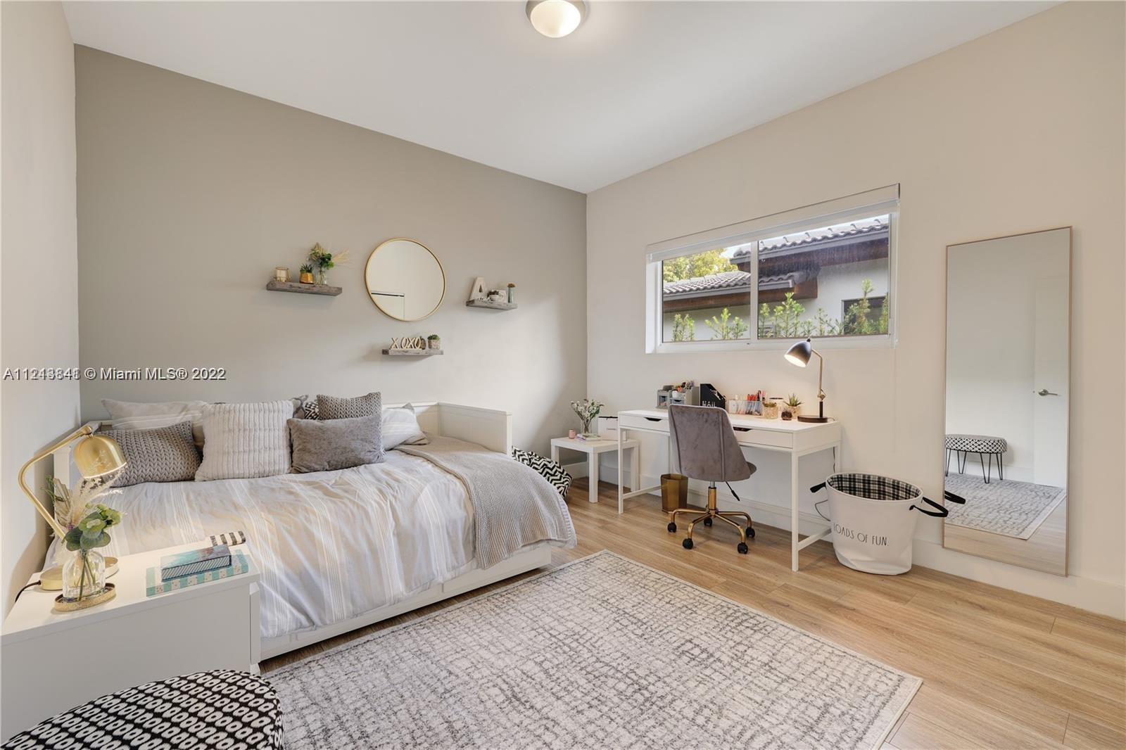 BAY HEIGHTS - Residential