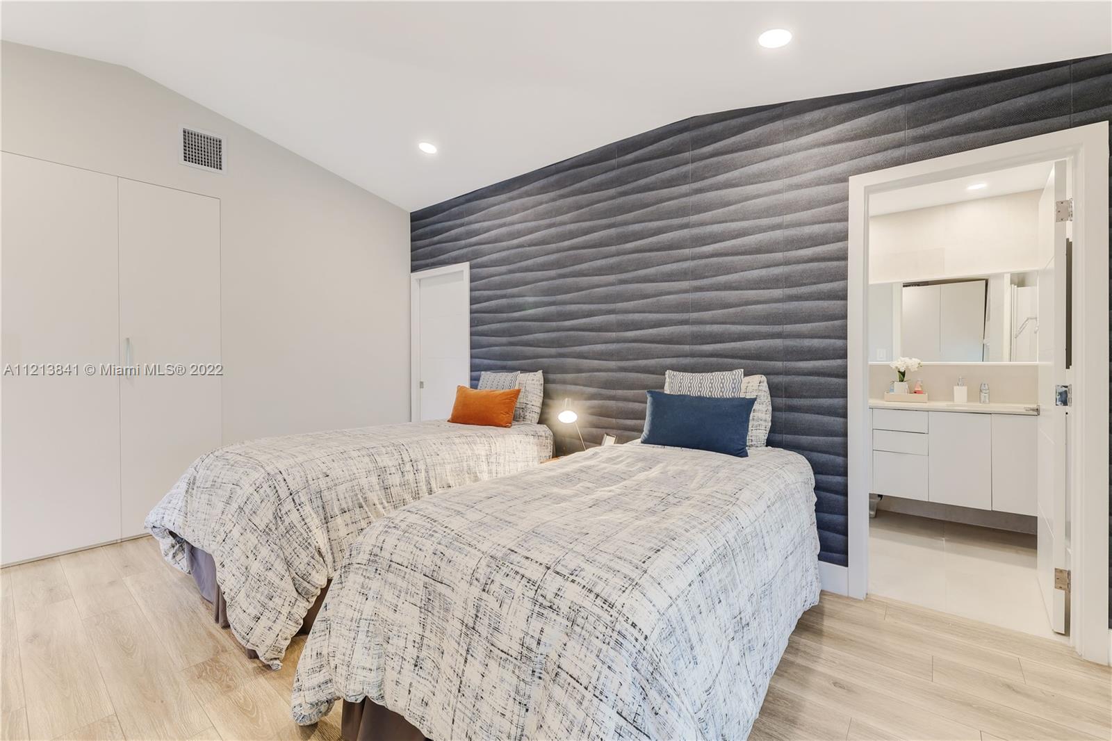 BAY HEIGHTS - Residential