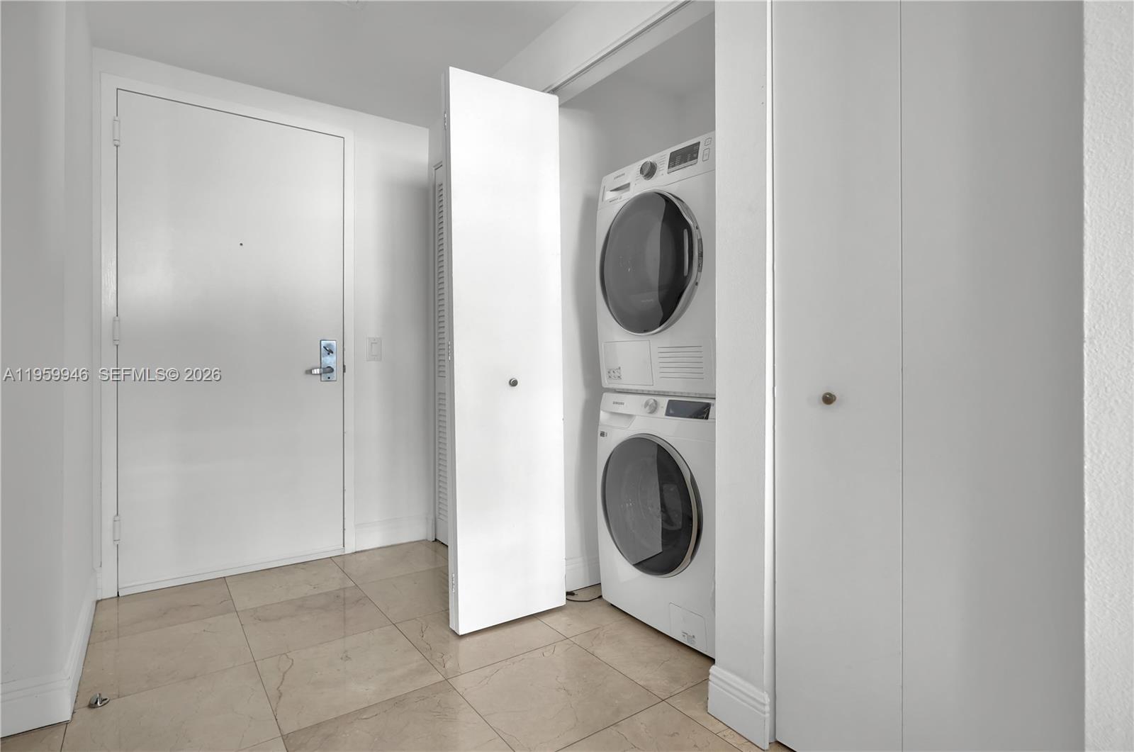 THE METROPOLITAN CONDO - Residential Lease