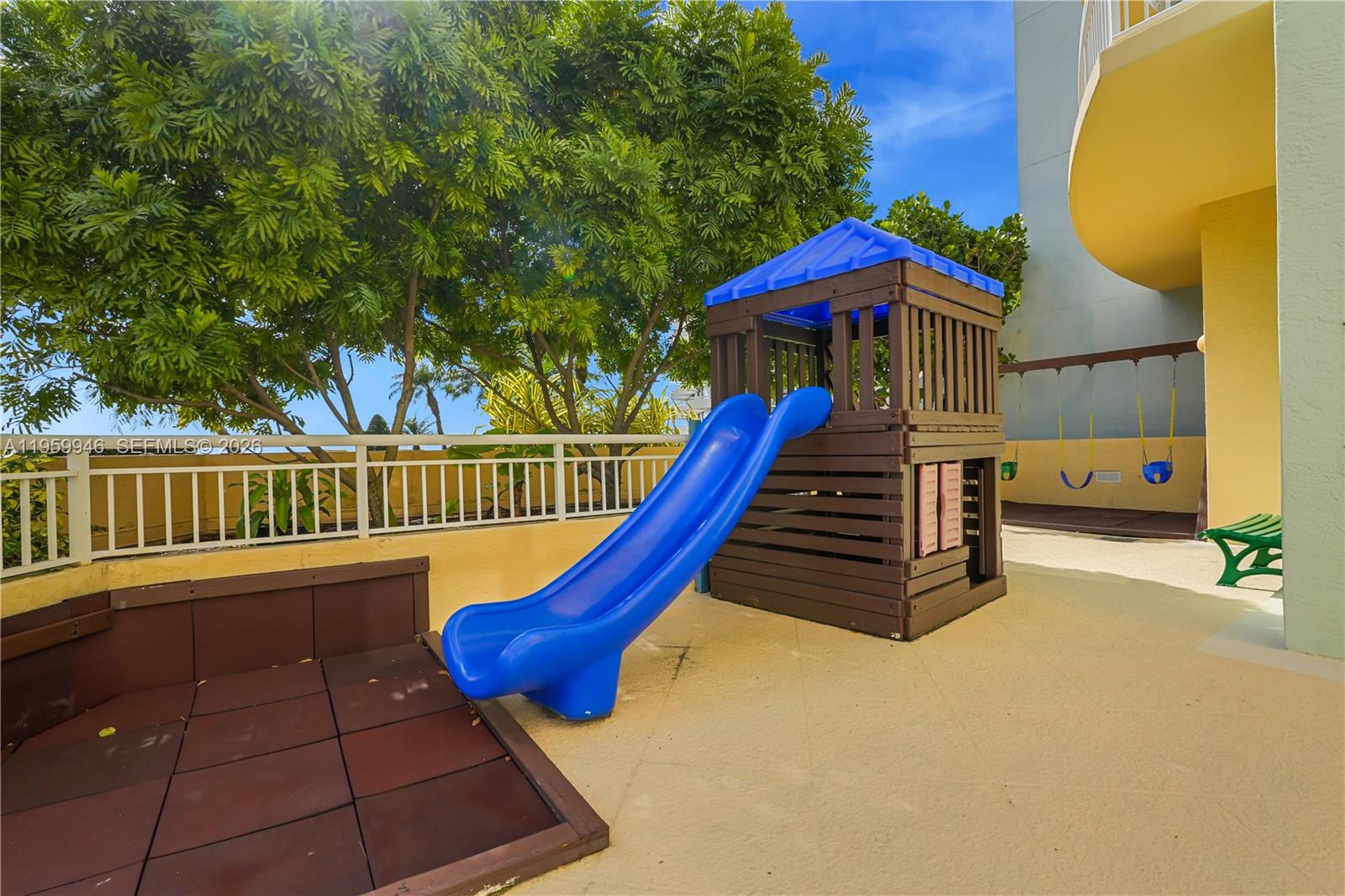 THE METROPOLITAN CONDO - Residential Lease