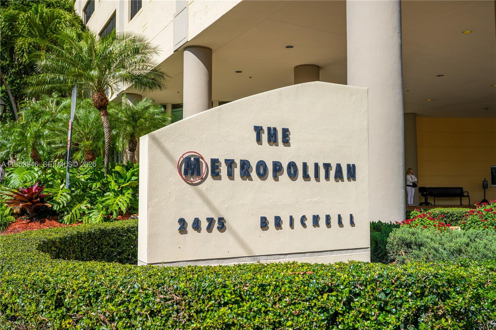 THE METROPOLITAN CONDO - Residential Lease