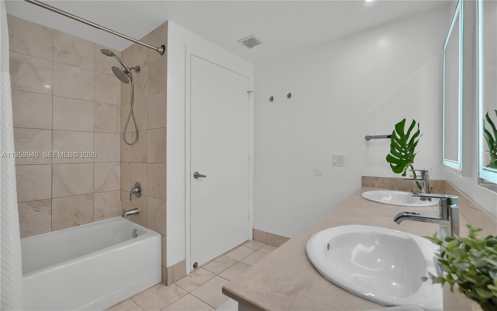 THE METROPOLITAN CONDO - Residential Lease