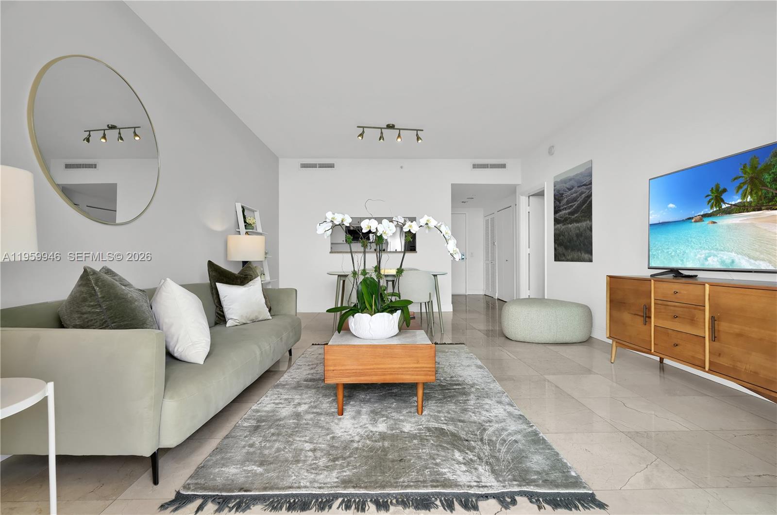 THE METROPOLITAN CONDO - Residential Lease