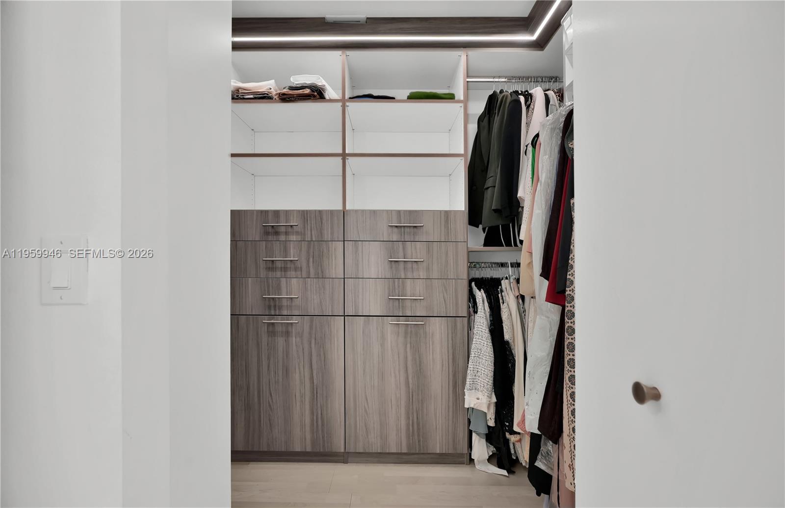 THE METROPOLITAN CONDO - Residential Lease