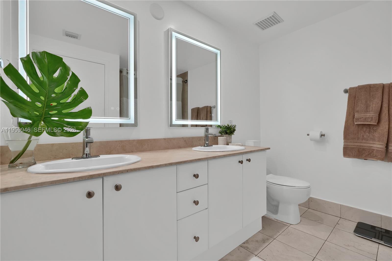 THE METROPOLITAN CONDO - Residential Lease