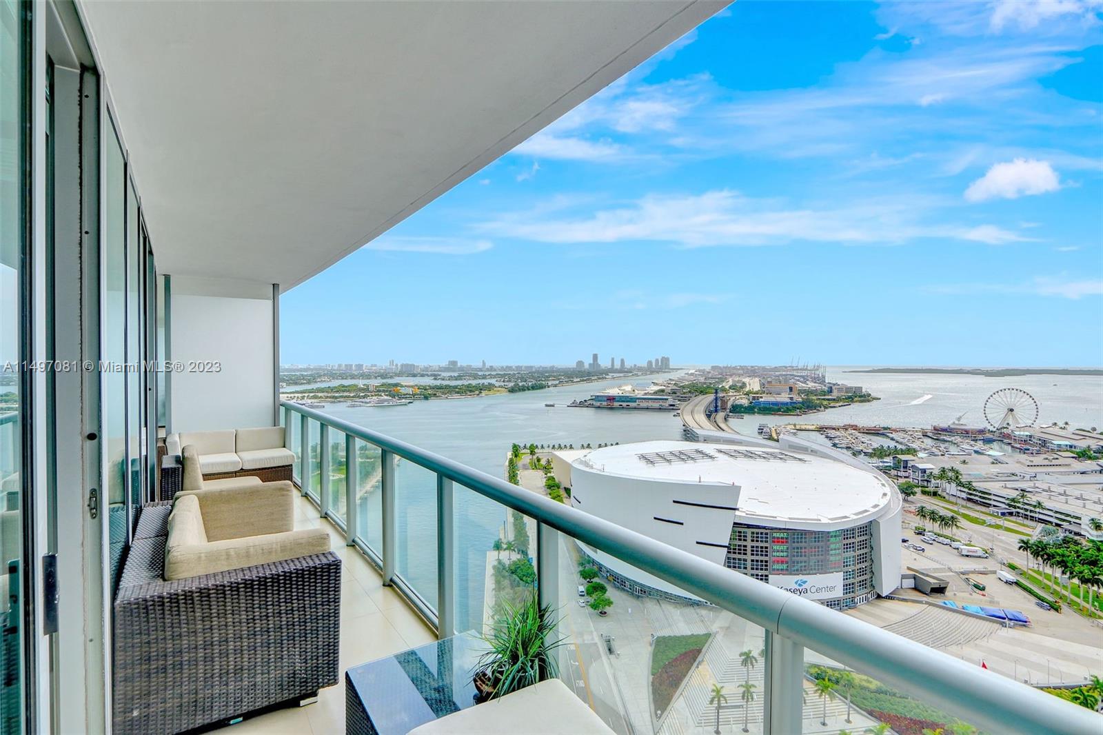 Spacious 1 Bed/1.5 Bath = Den UNIT!!!! Enjoy the most beautiful views Miami has
to offer. Unobstructed views of the Bay, Ocean and the Vibrant City which is full of life and lights. Marina Blue is a
luxury building with resort style amenities such as Sunrise and Sunset Pools, world class gym overlooking the
Biscayne Bay, Party Room, Beach-Style Volleyball Court, BBQ Area and so much more. Unit is ready for immediate
occupancy and building provides rapid approvals. Association requires a $1,000 Common Area Security Deposit at
the time of move in. Unit comes with 1 Assigned Parking Space and unlimited Valet Parking for your guests.