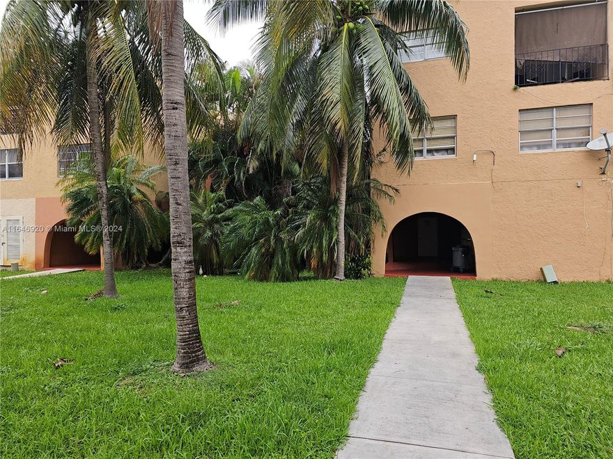 Introducing a beautifully remodeled condominium in a centrally located neighborhood, with 2 parking spaces, perfect for modern living. This stunning 1-bedroom, 1 1/2-bath unit features a newly upgraded kitchen with contemporary finishes, along with tastefully remodeled bathrooms that offer a touch of luxury. The convenience of an in-unit washer and dryer adds to the appeal, making this condo a true gem. Don’t miss out on this opportunity to own a stylish and comfortable space in the heart of the city. Contact us today to schedule a viewing!