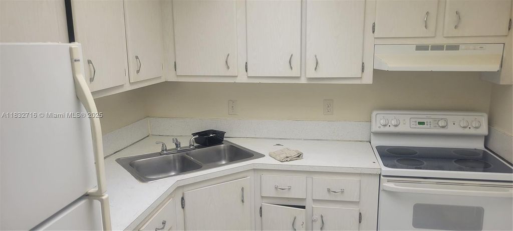 Photo of 4200 NW 3rd Ct #124, Plantation, FL 33317 (MLS # A11832716)