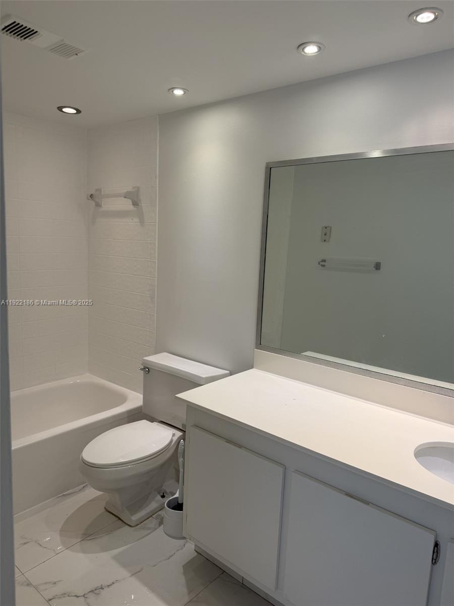 THE CLIPPER AT BISC COVE - Residential Lease