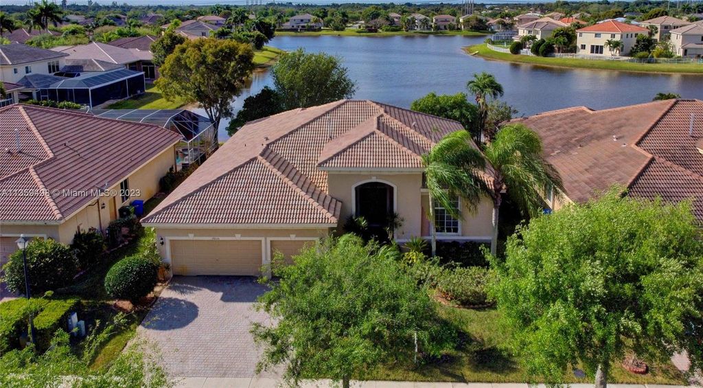 Photo of 19220 SW 62nd St, Pembroke Pines, FL 33332 (MLS # A11359498)