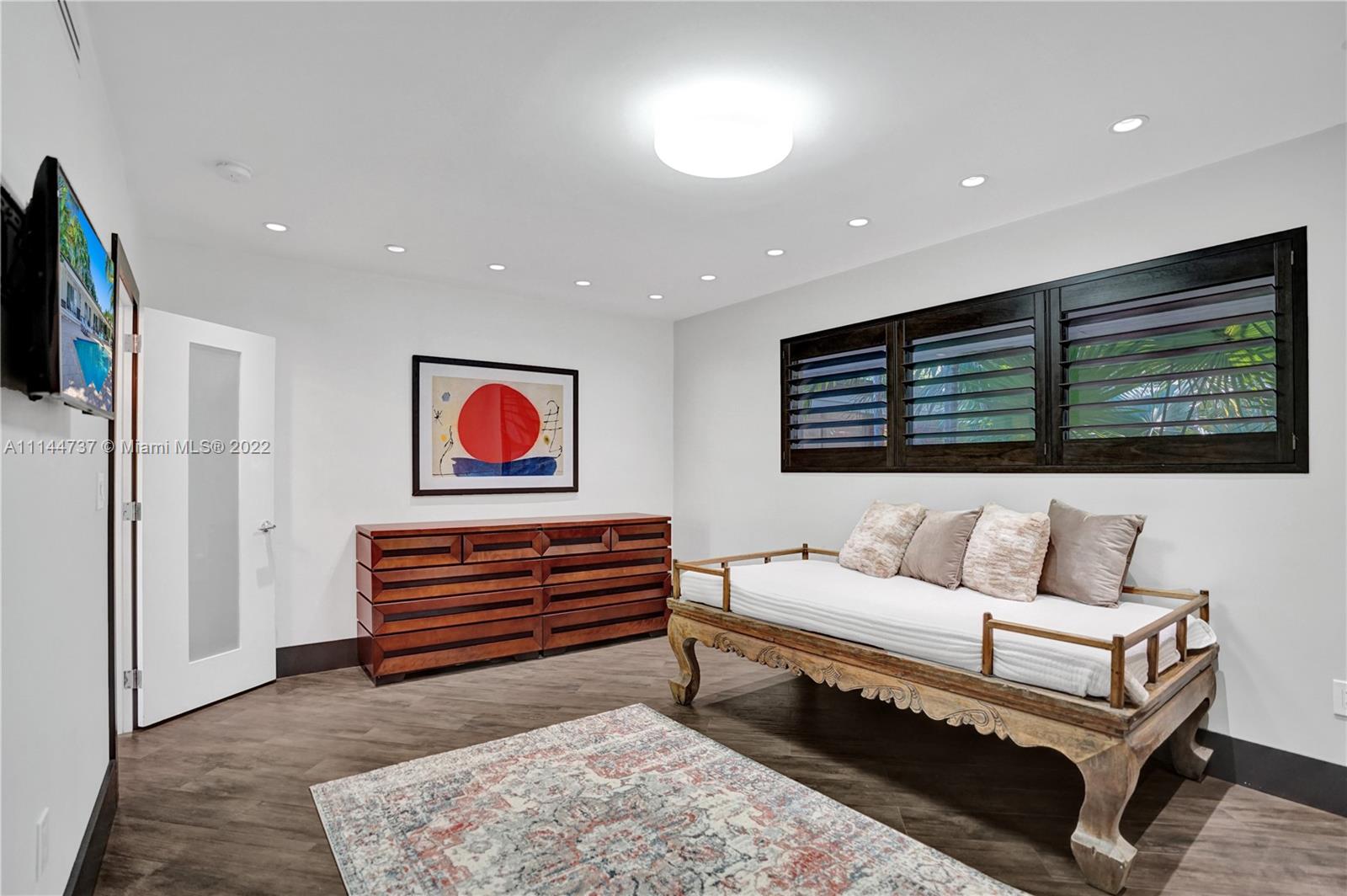 GORDON TR - Residential