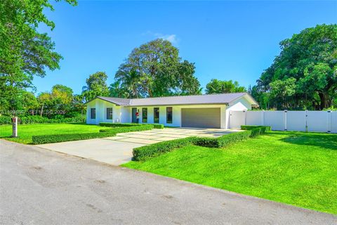 8820 SW 182nd Ter Palmetto Bay FL 33157