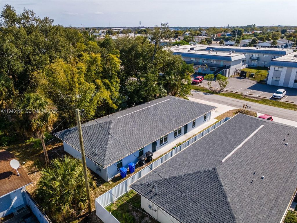 Photo of 2403/2405 Maple Ave, Fort Myers, FL 33901 (MLS # A11948197)