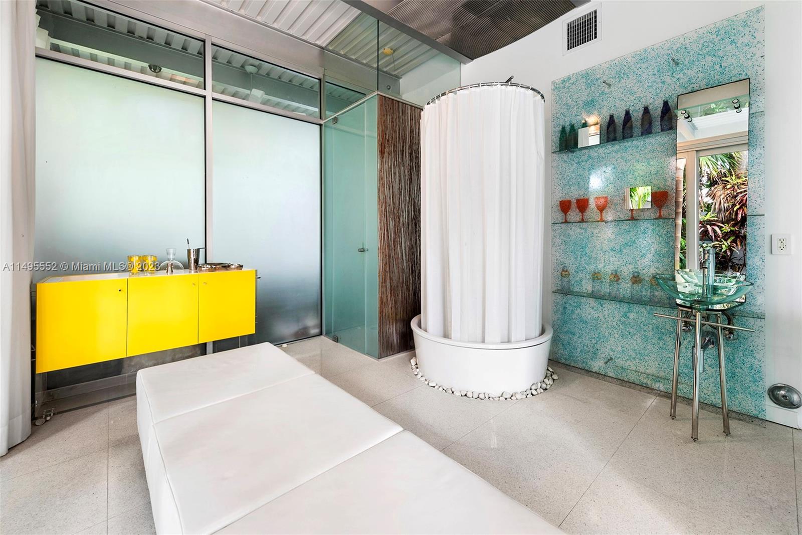 SAN MARINO ISLAND - Residential