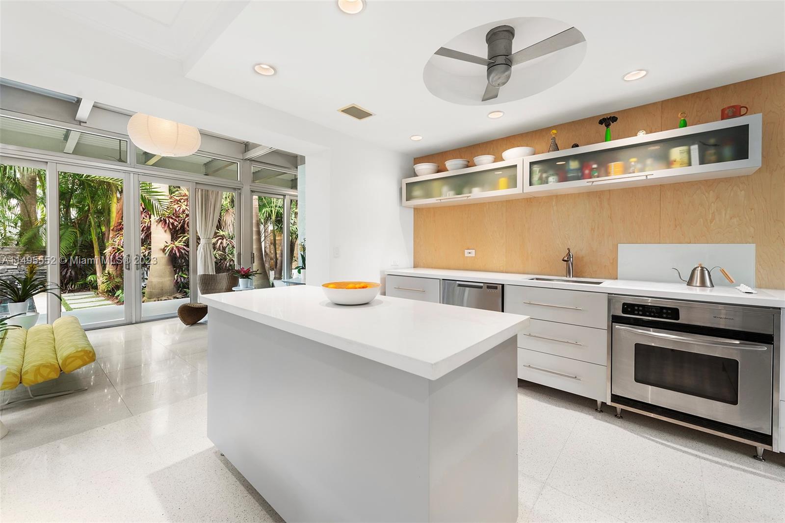 SAN MARINO ISLAND - Residential