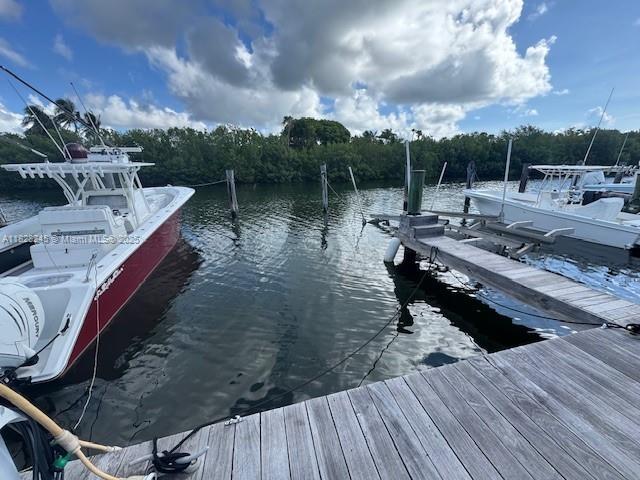 50Ft Boat Slip Rental with direct ocean access at the prestigious Royal Harbour Yacht Club. Nestled within a secure gated community, our marina offers top-tier amenities designed for convenience and peace of mind, including Dockside fueling for effortless refueling, 24/7 security cameras ensuring safety for your vessel, Controlled gated access to maintain privacy and security.