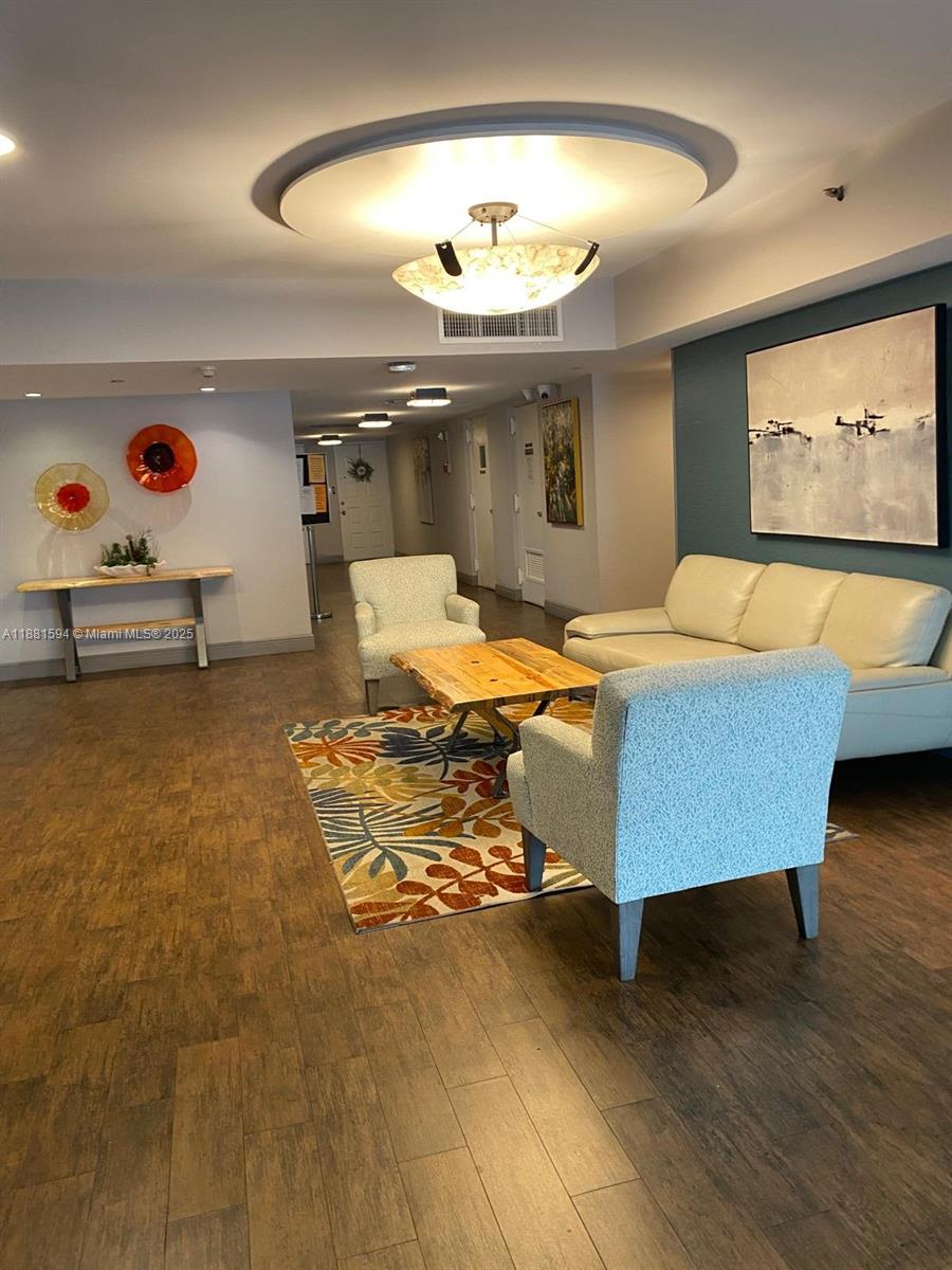 NO 114 PALM-AIRE COUNTRY - Residential Lease