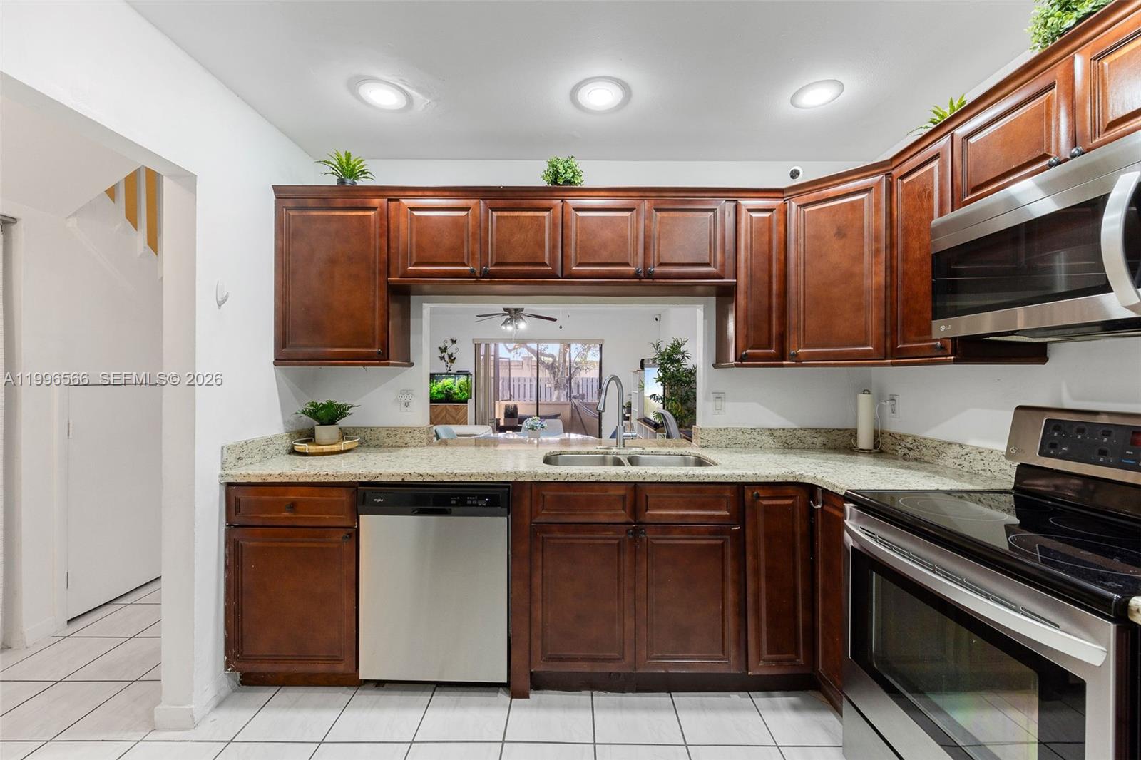 PEMBROKE POINTE SEC ONE - Residential