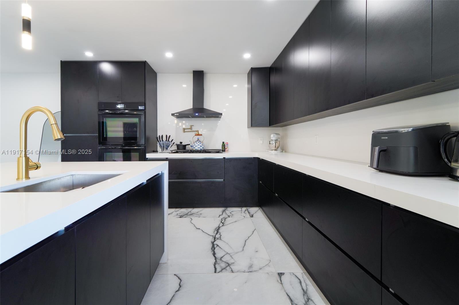 SKYLAKE MANORS - Residential