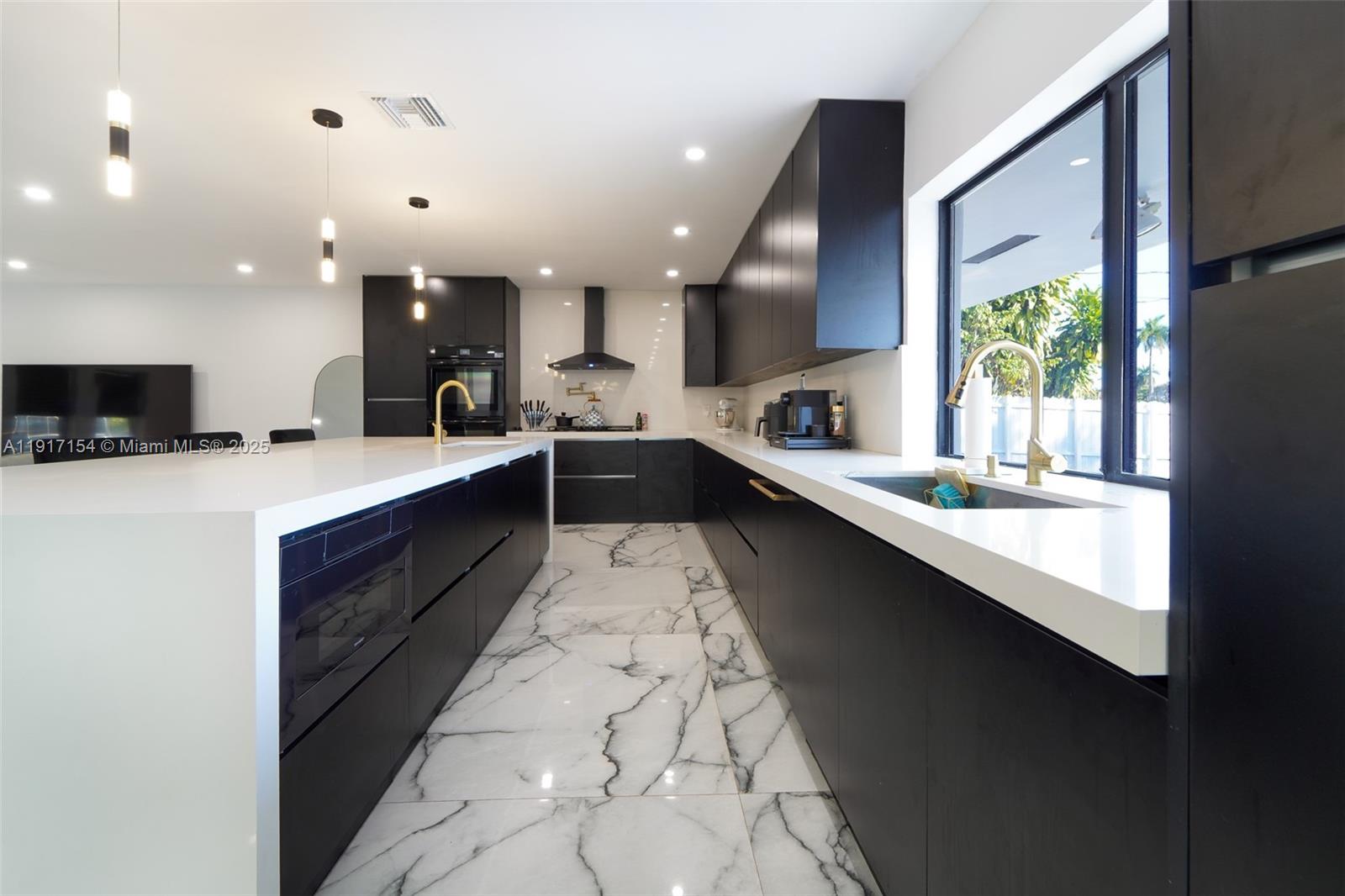 SKYLAKE MANORS - Residential