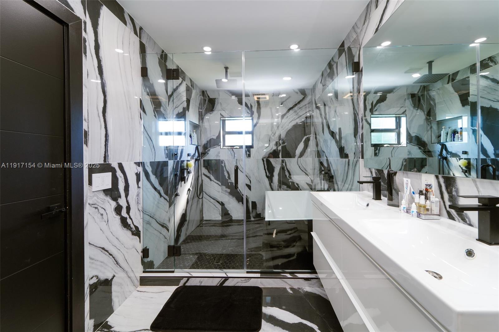 SKYLAKE MANORS - Residential