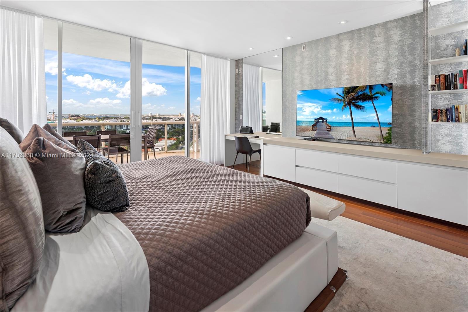 MAJESTIC TOWER - Residential