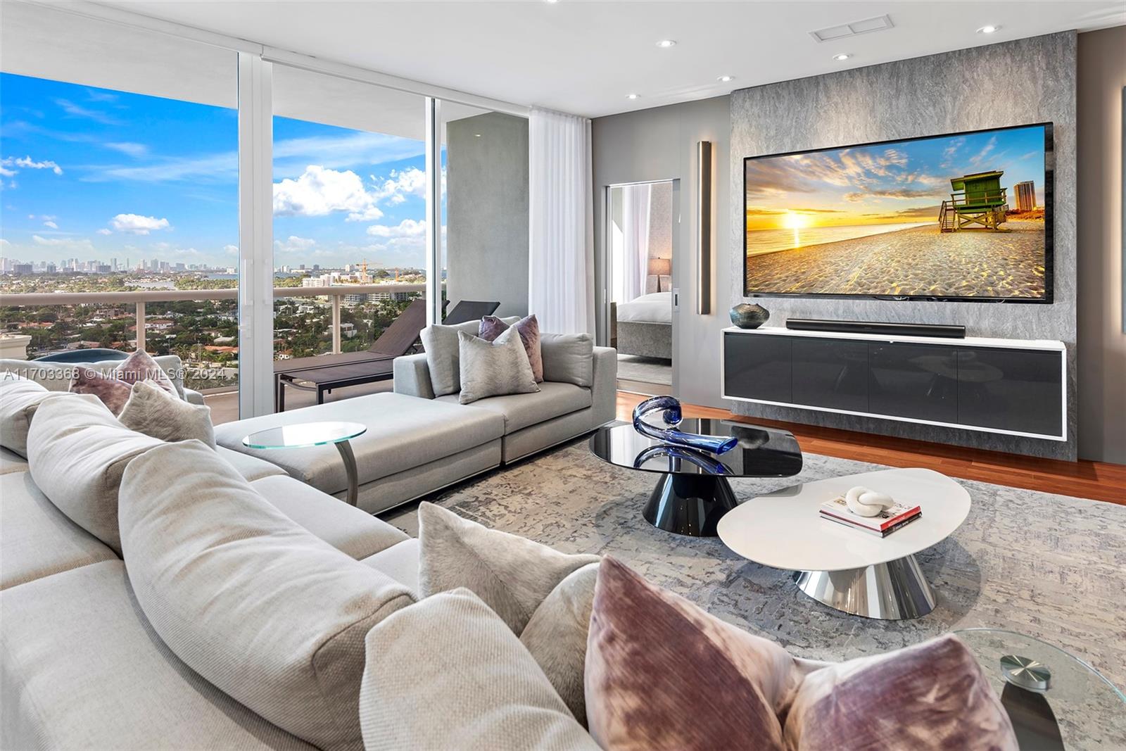 MAJESTIC TOWER - Residential