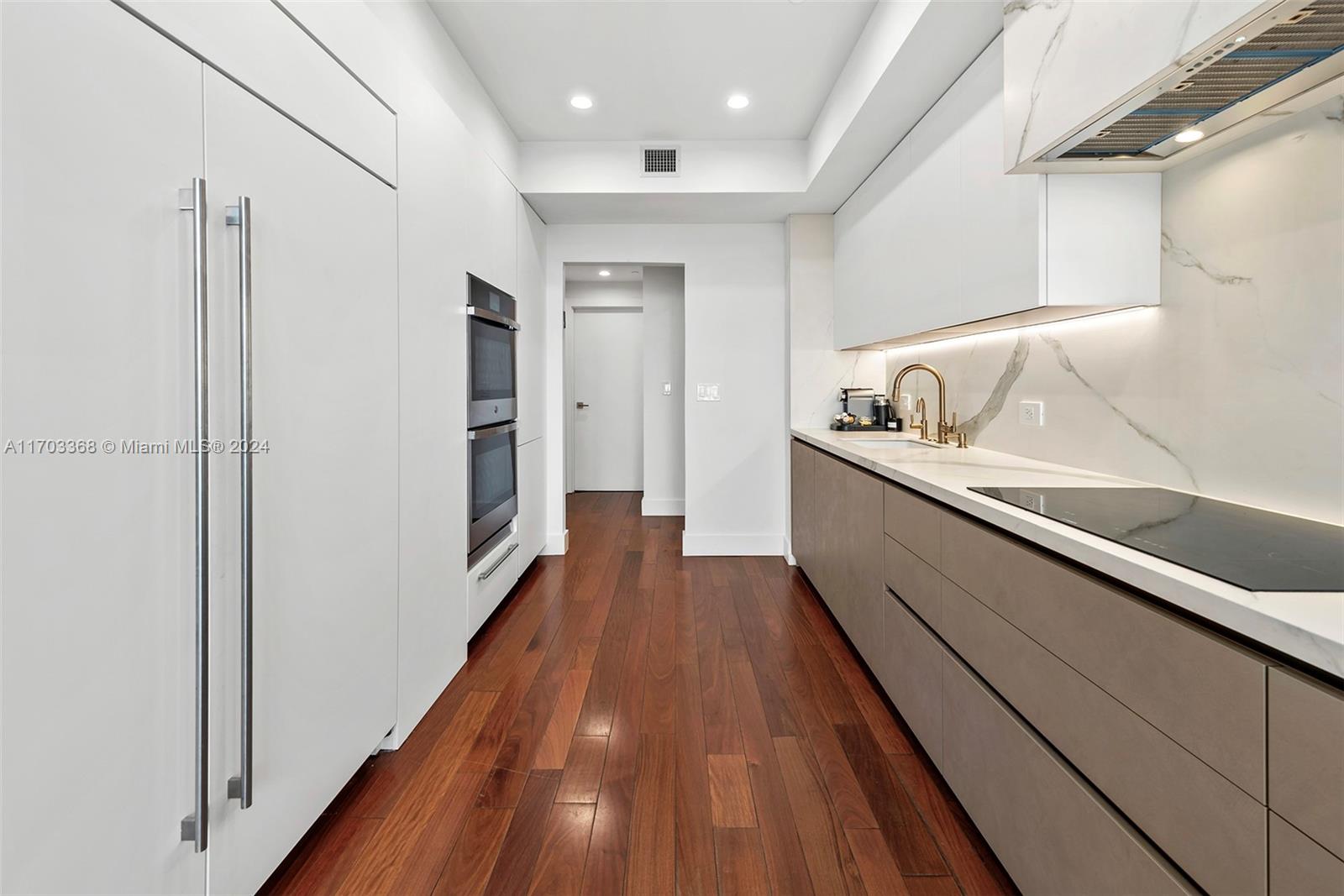 MAJESTIC TOWER - Residential