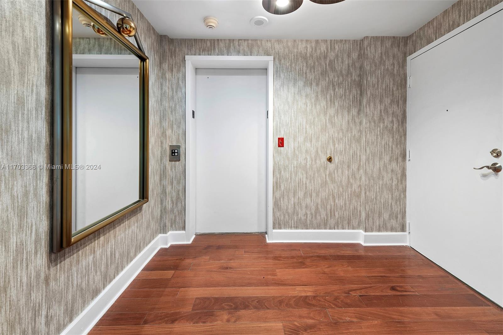 MAJESTIC TOWER - Residential