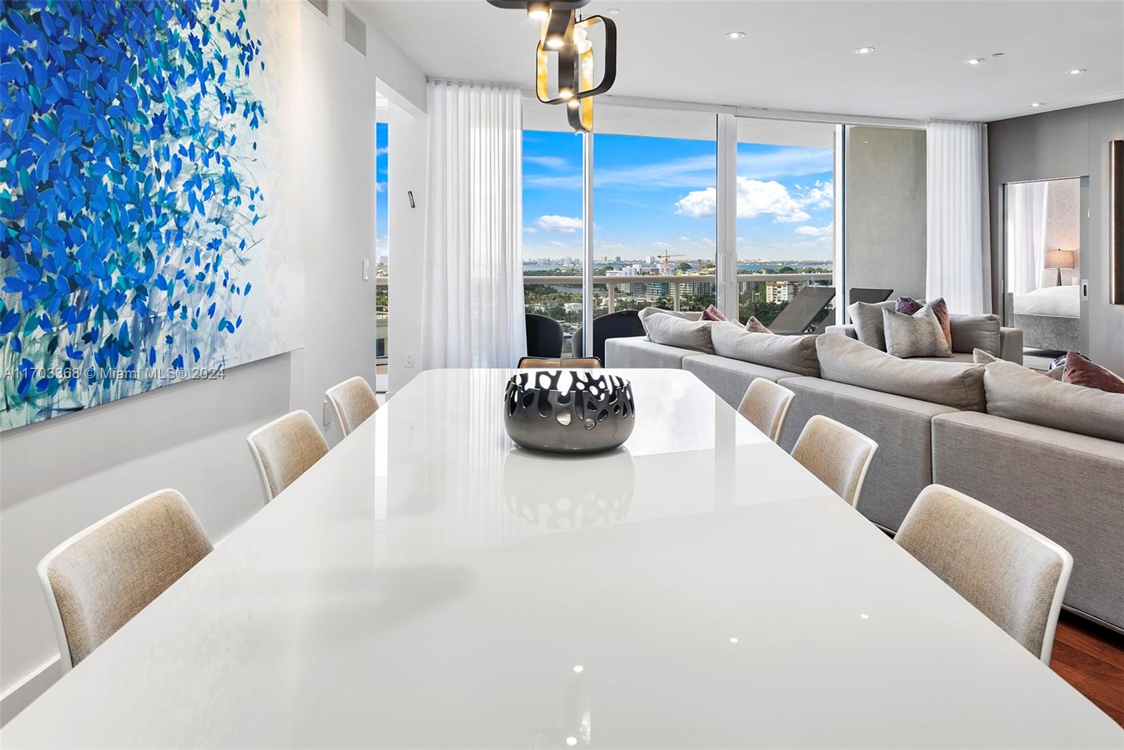 MAJESTIC TOWER - Residential