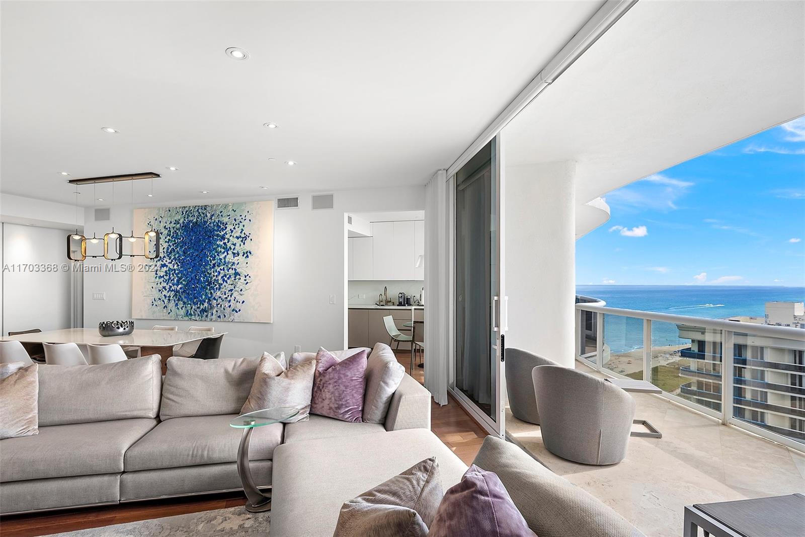 MAJESTIC TOWER - Residential