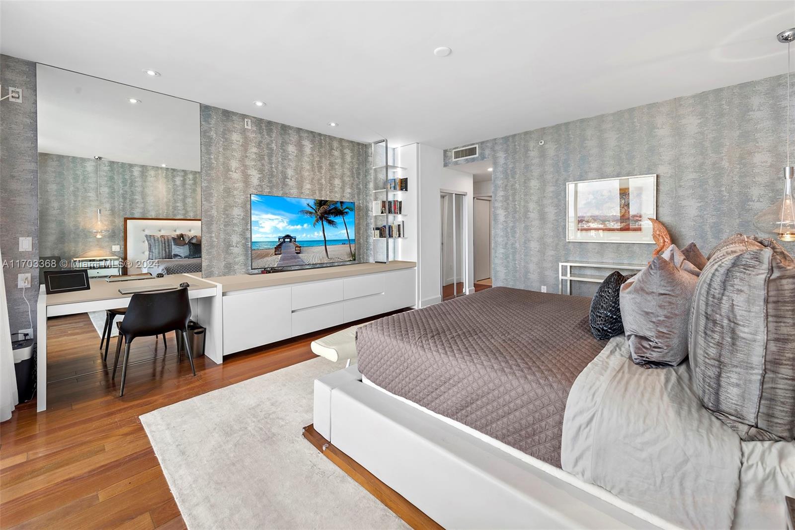 MAJESTIC TOWER - Residential