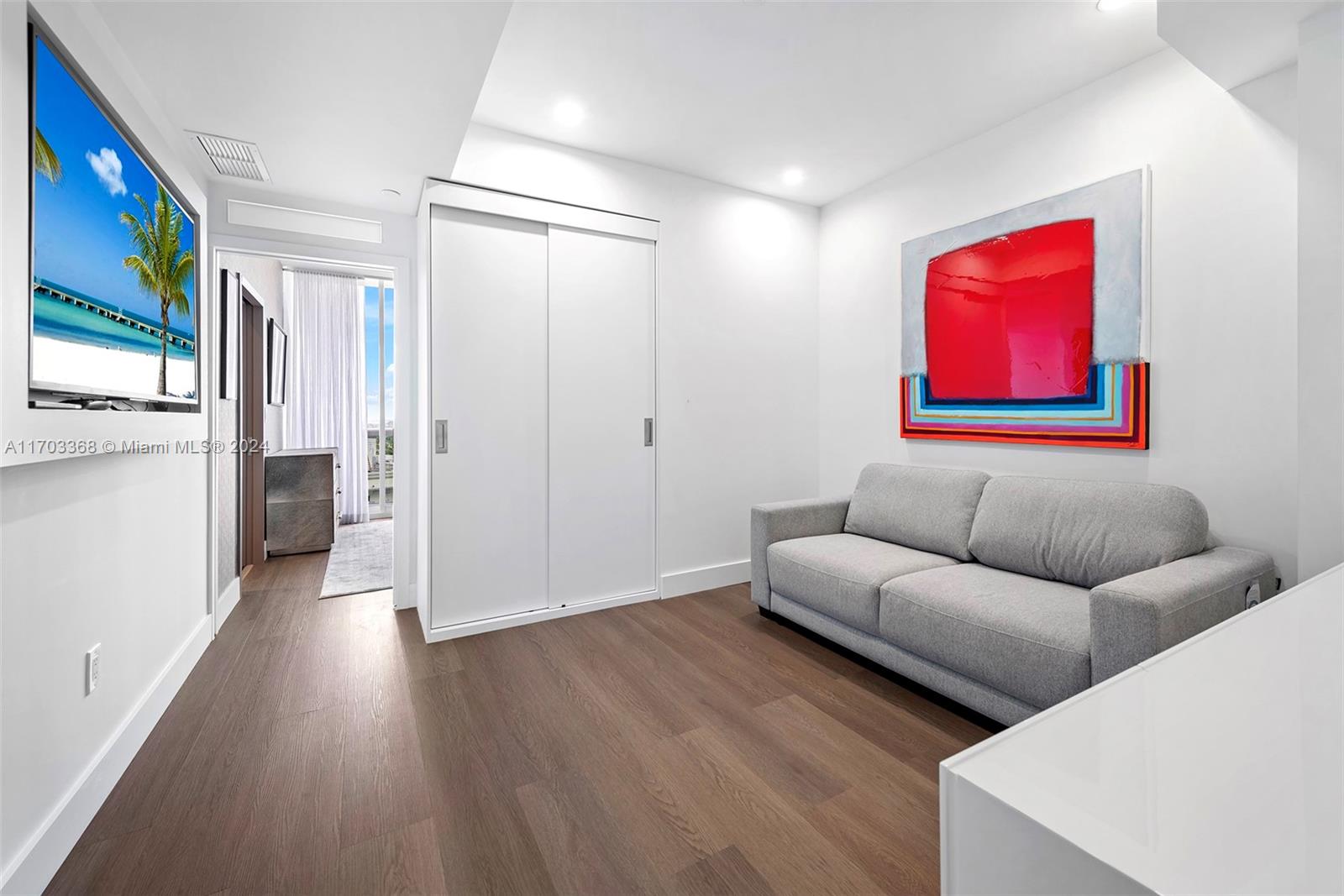 MAJESTIC TOWER - Residential