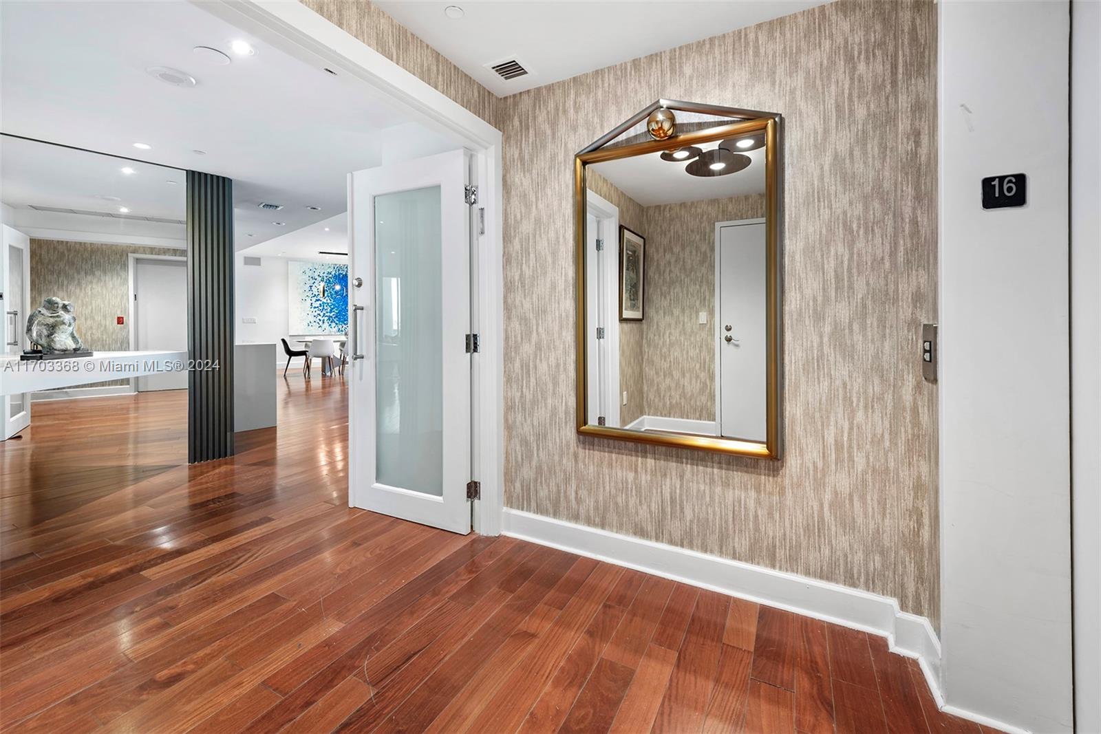 MAJESTIC TOWER - Residential