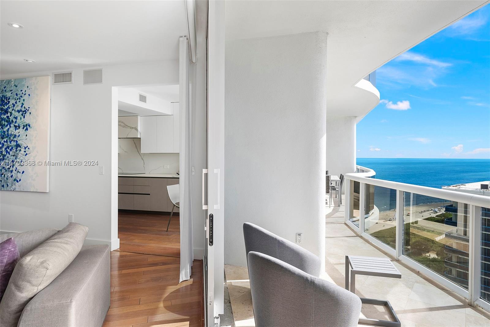 MAJESTIC TOWER - Residential