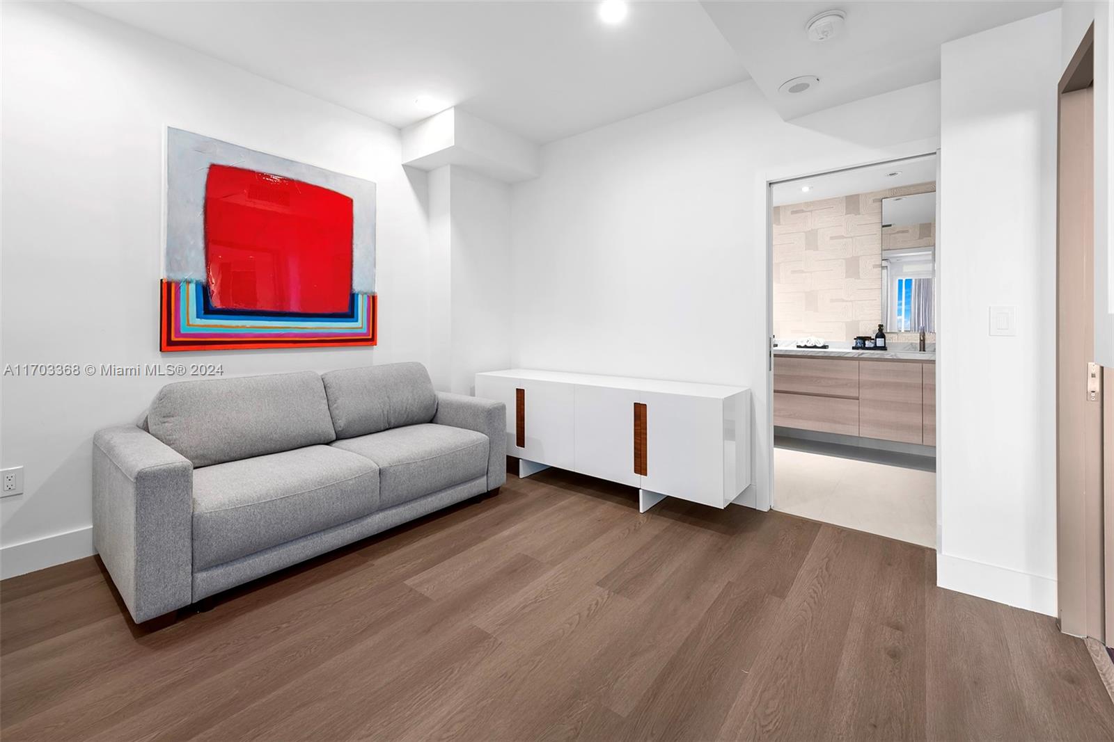 MAJESTIC TOWER - Residential