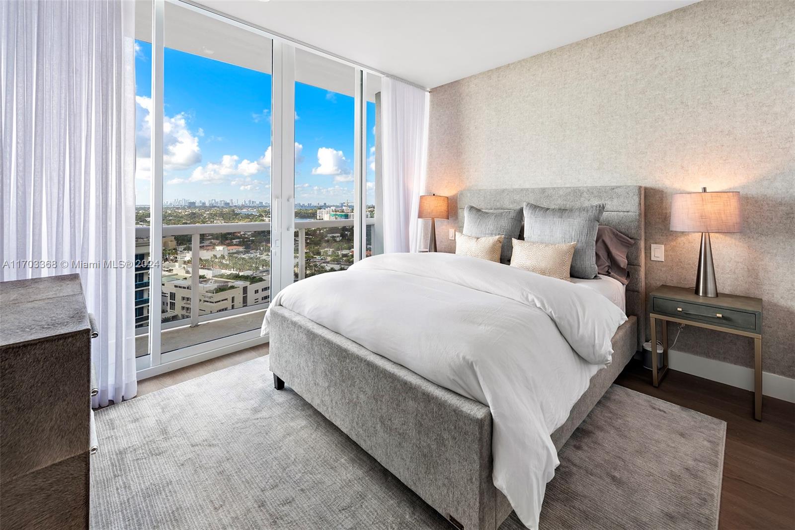 MAJESTIC TOWER - Residential