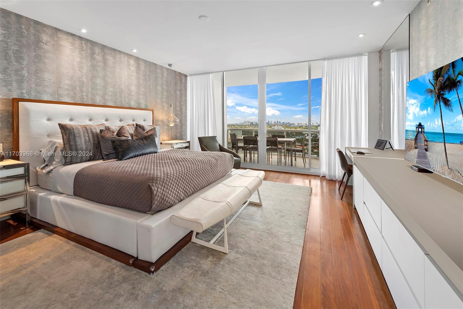 MAJESTIC TOWER - Residential