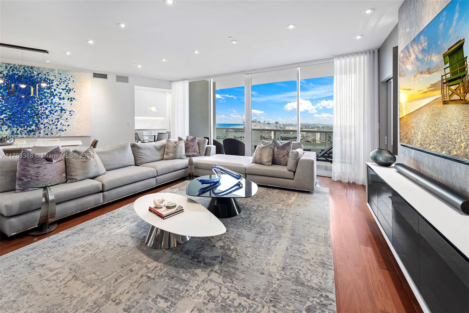 MAJESTIC TOWER - Residential