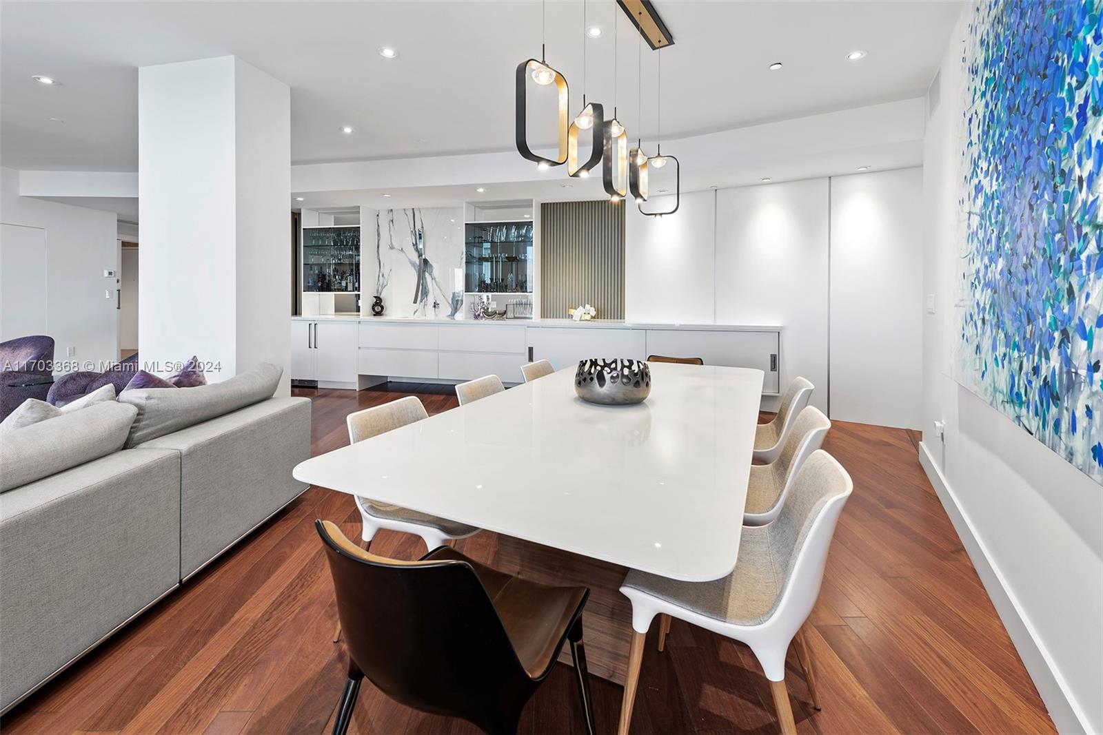 MAJESTIC TOWER - Residential