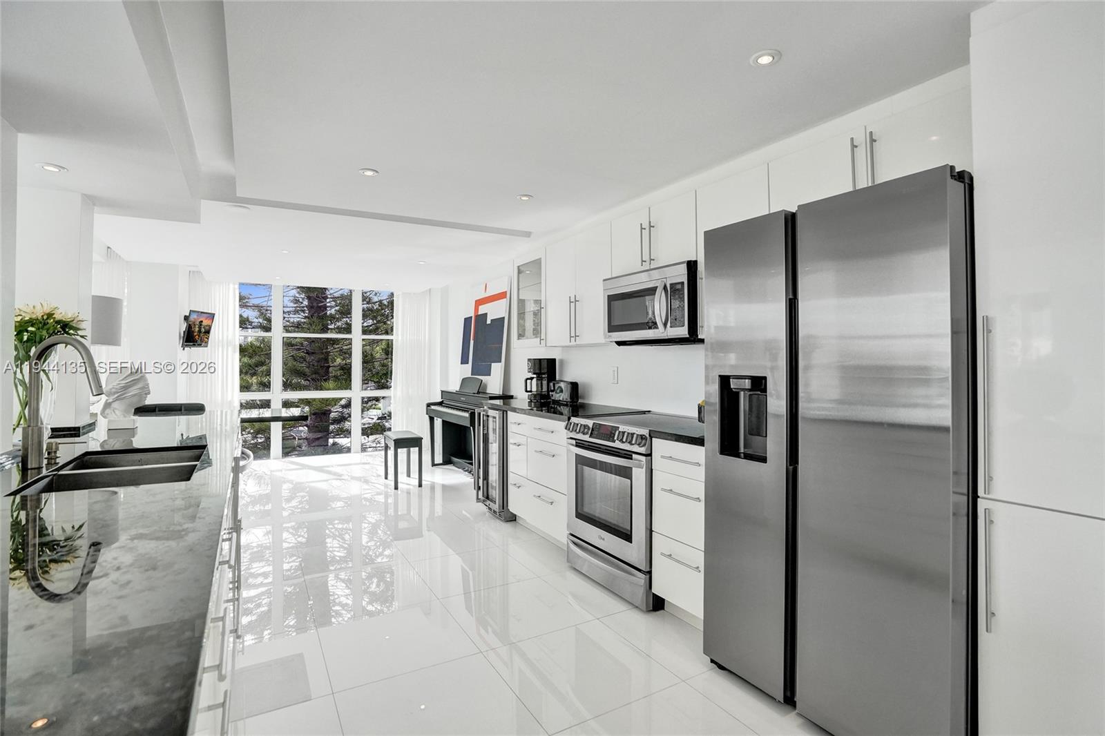 1000 Parkview Dr 330