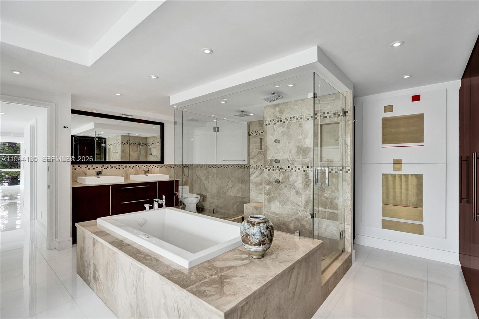 1000 Parkview Dr 330