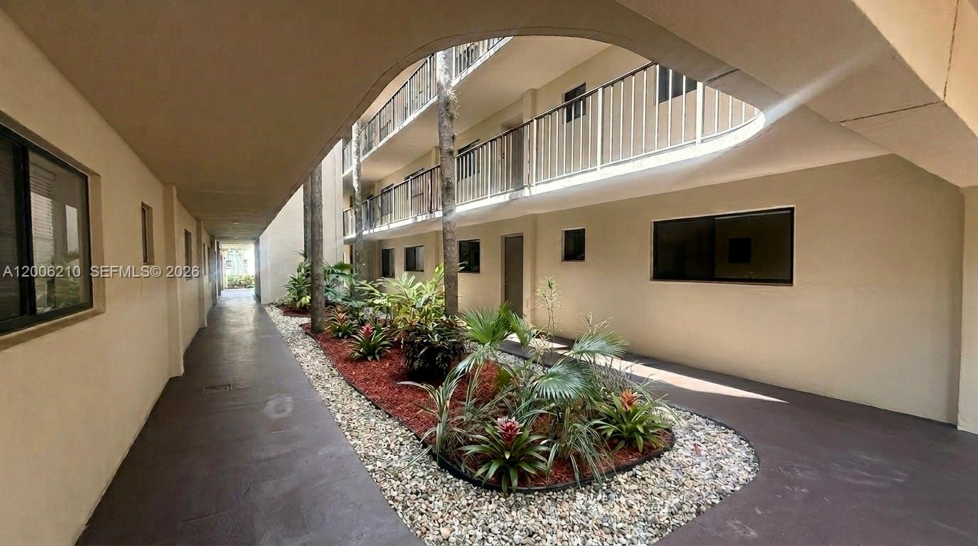 5190 Las Verdes Cir 115