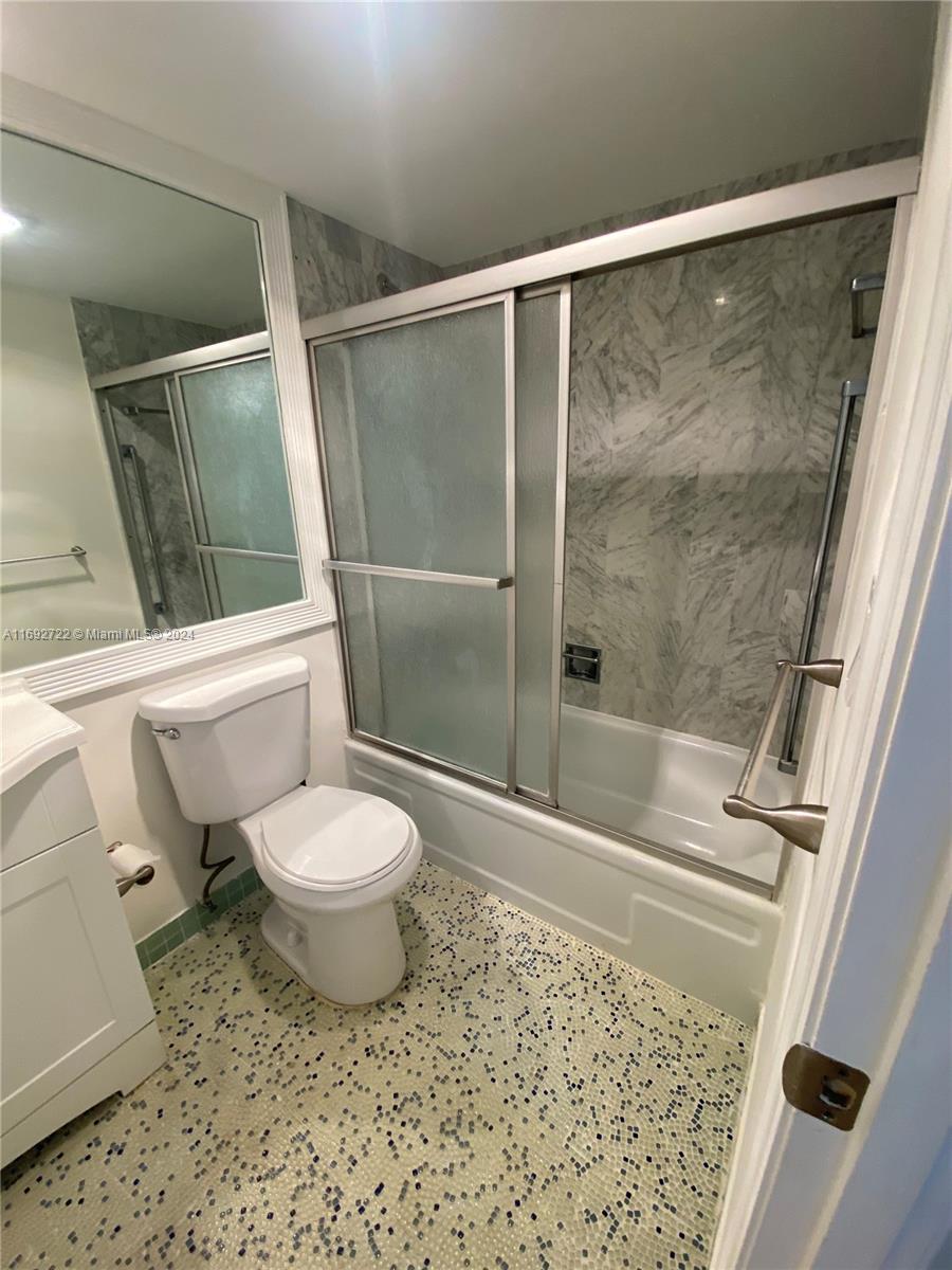 RUNAWAY BAY CONDO - Residential