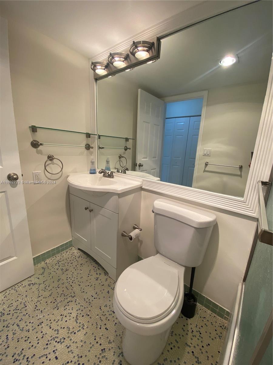 RUNAWAY BAY CONDO - Residential